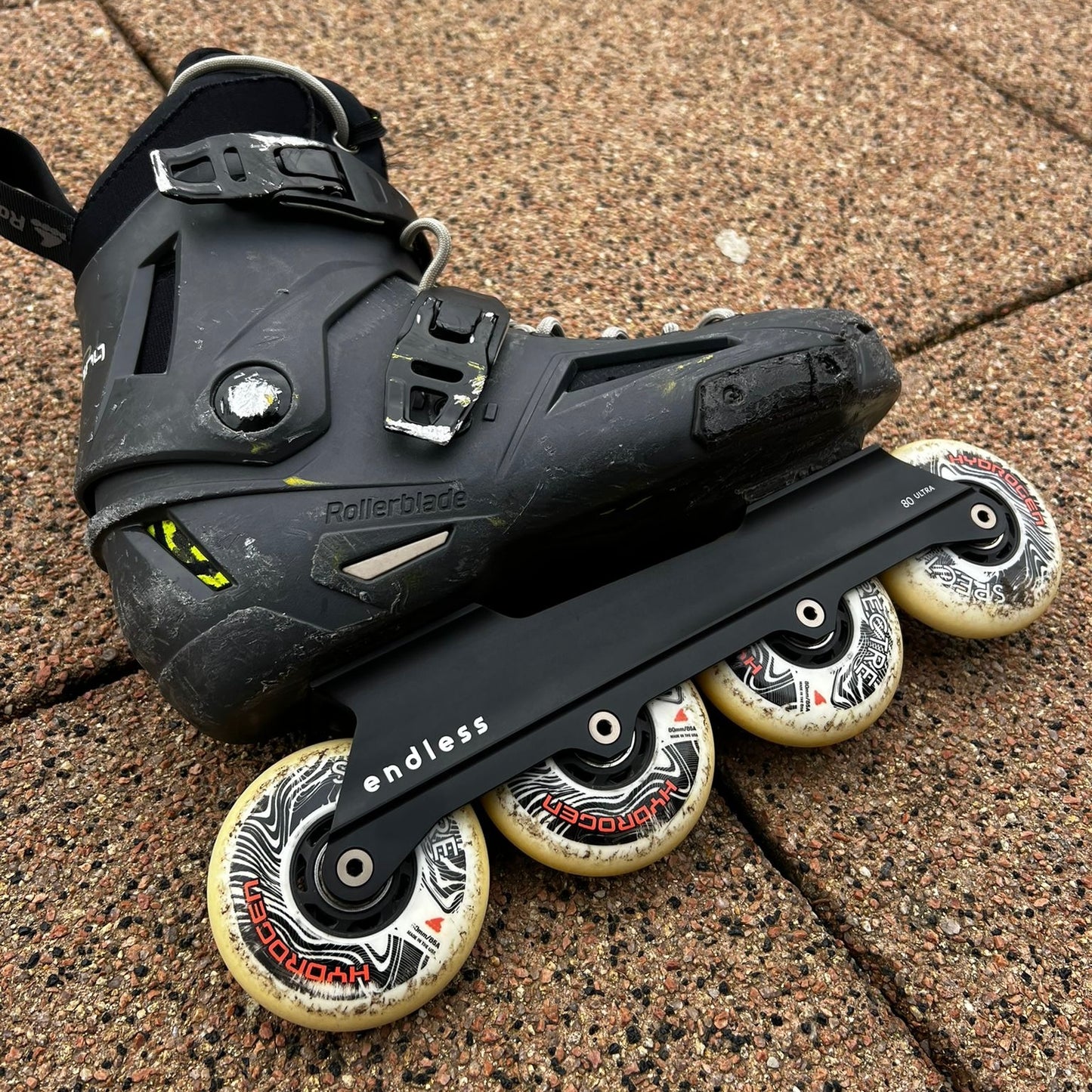 Endless 80 Ultra Black on Rollerblade Lightning